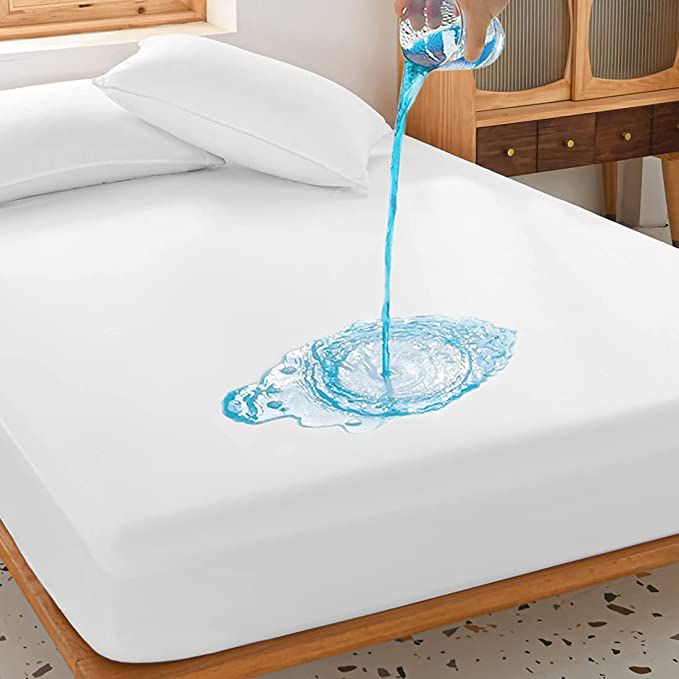 Waterproof mattress protector repelling liquid